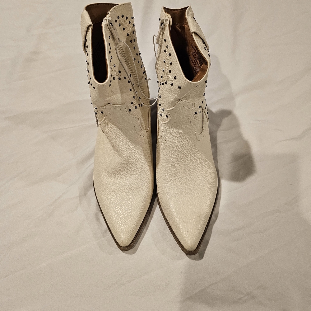 NWT Universal‎ Thread Women's Cream Western Boots Size 7.5 - Picture 2 of 9